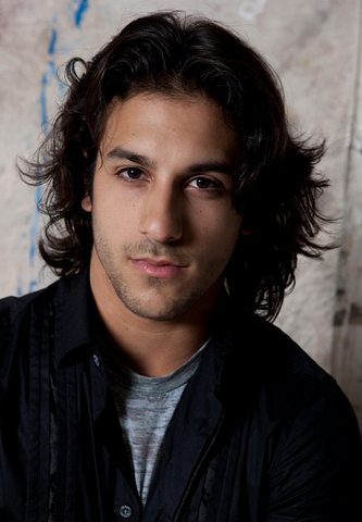 Fichier:Deniz Akdeniz.png