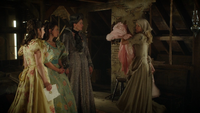 6x03 Ella robe rose souillon présentation Madame de Trémaine Clorinda Tisbe