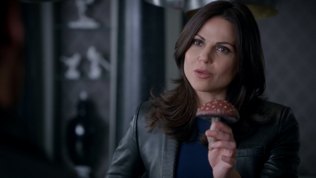 Fichier:5x06 Regina Mills couronne pourpre.png