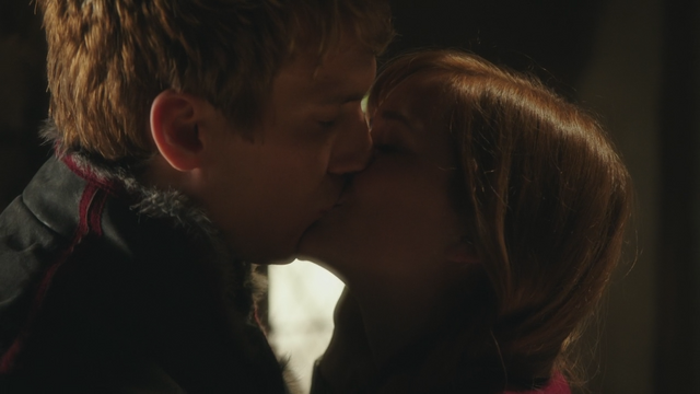 Fichier:4x04 Kristoff Anna baiser.png