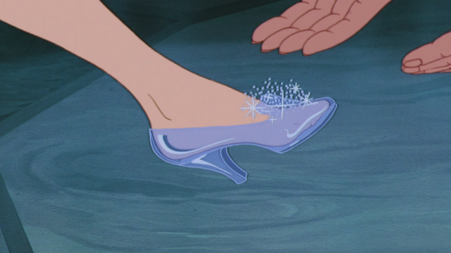 Fichier:Cendrillon (Disney) 1950 pied pantoufle soulier de verre mini.png