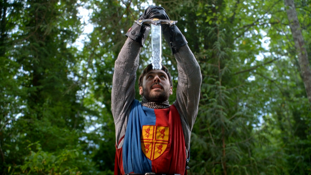 Fichier:5x01 Roi Arthur Excalibur retirée incomplète embout pointe manquante.png