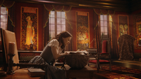 6x09 Belle assise chaise siège bébé panier salon séjour Château des Ténèbres fenêtres lumière lueurs soleil couchant crépuscule soirée.png