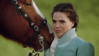 1x18 Regina écuries grondée par Cora.png