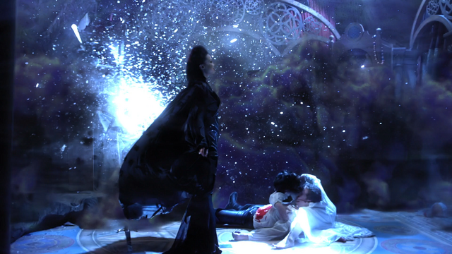 Fichier:1x01 Méchante Reine Regina Blanche-Neige Prince David Charmant victoire Sort noir Malédiction nuage violet magique nurserie nursery palais royal.png