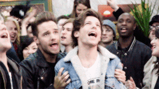 File:One-direction-behind-the-scenes-1.gif