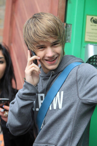 File:Liam+Payne+One+Direction+Outside+X+Factor+8XZnVTXOZQUl.jpg