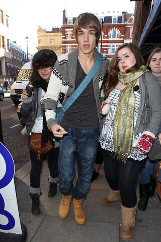 File:Liam+Payne+X+Factor+Contestants+Covent+Garden+7UCO tEJGVwl.jpg