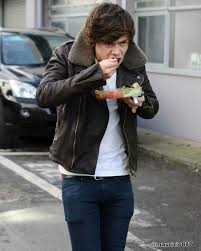File:Harry Walking and eating.jpg