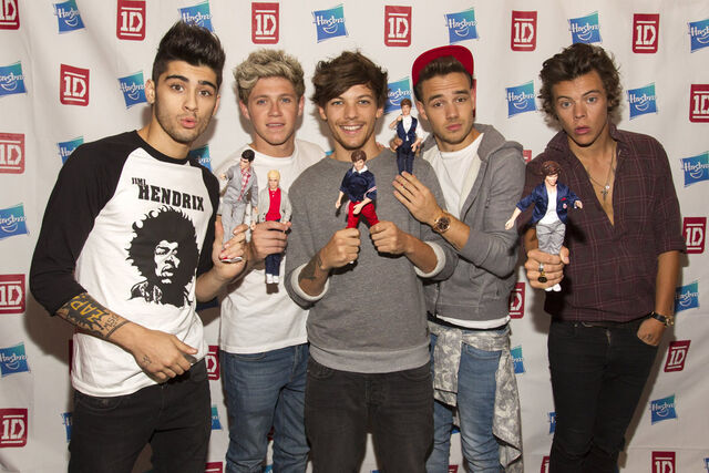 File:One-direction-dolls2--a.jpg