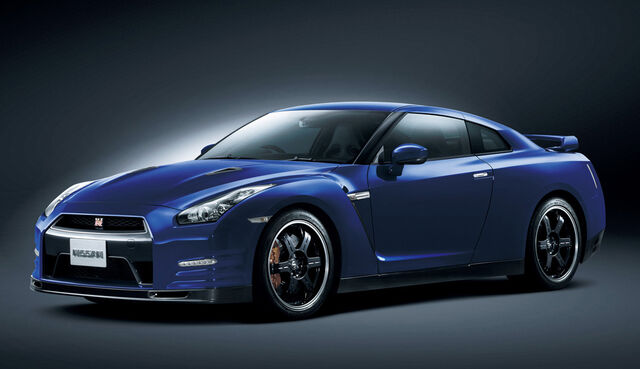 File:2013-Nissan-GT-R.jpg