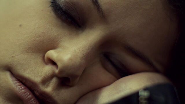 File:OrphanBlackS01E01-0013.jpg