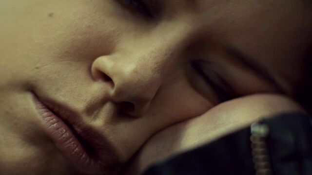 File:OrphanBlackS01E01-0014.jpg