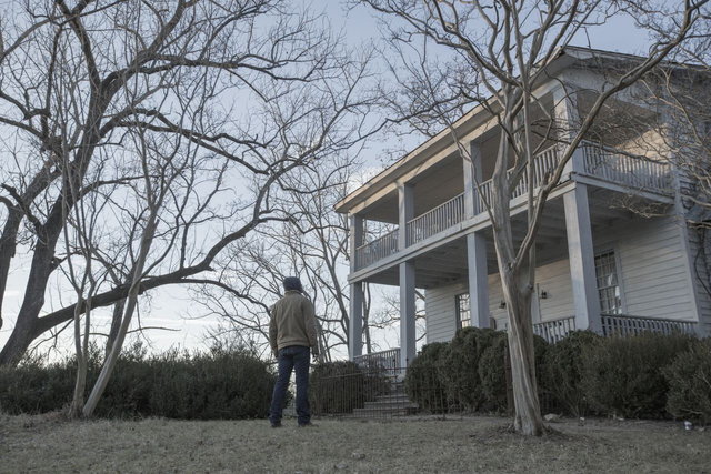 File:Kyle Barnes standing outside of Joshua Austin's house.png