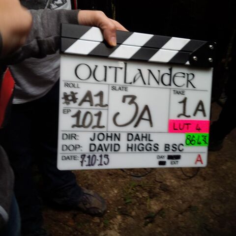 File:S01E01-BTS 01.jpg