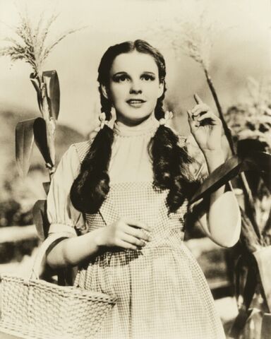File:02-Judy-Garland-Wizard-of-Oz~2.jpg
