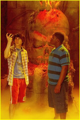 File:Pair-kings-first-look-02.jpg
