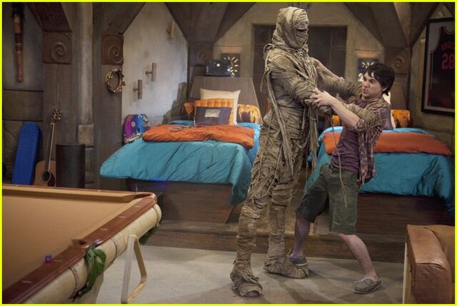 File:Mitchel-musso-doc-shaw-mummy-pok-23.jpg