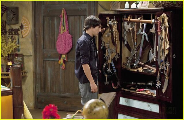 File:Mitchel-musso-brakayla-kings-08.jpg
