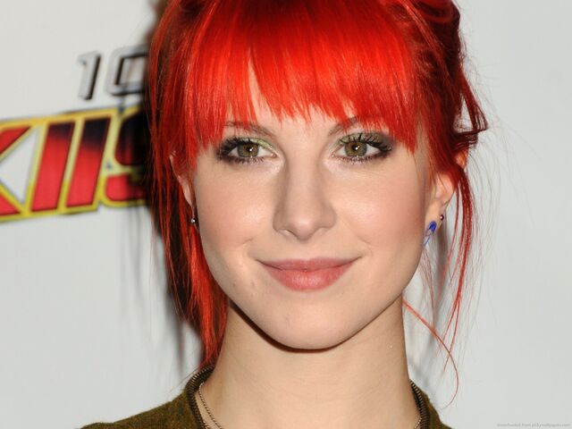 File:Hayley-williams-boy-ribbon-hairstyle.jpg