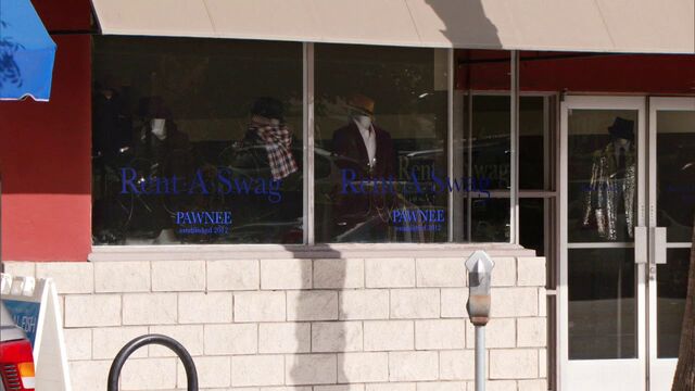 File:Rent-A-Swag 5.jpg