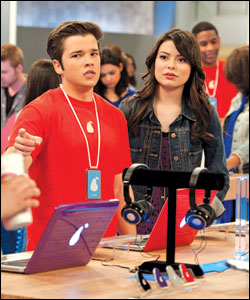 Icarly lede 03-100th-episode-Nickelodeon-Stars-Miranda-Cosgrove-As-Carly-Shay-And-Nathan-Cress-As-Freddie-Benson-At-In-The-Pear-Store-Nickelodeon-TV-Show-iCarly