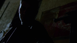 1x09 - Reese shadows.png
