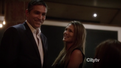 2x05 - Zoe helping.png