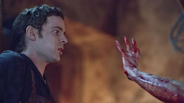 File:Zap-penny-dreadful-season-1-episode-3-resurrec-002.jpg