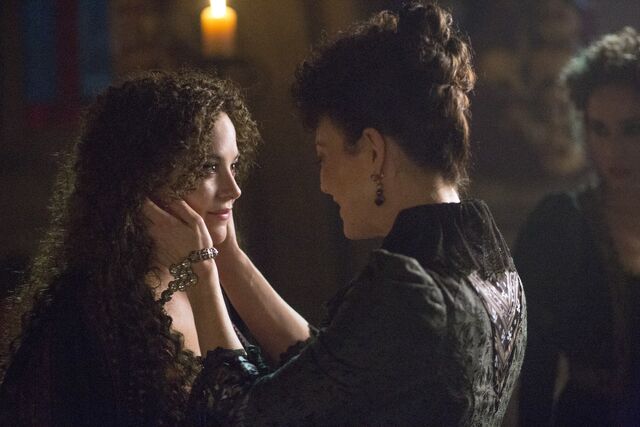 File:Hecate&Eveline stills.jpg