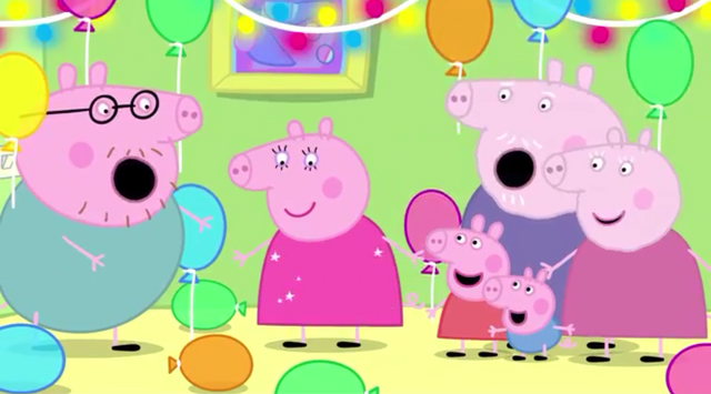 File:Admiring Mummy Pig's dress.png