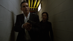 1x23 - Firewall escape.png