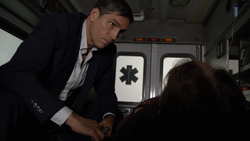 1x08 - Reese salva a Wernick.png