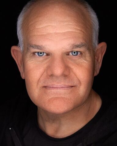 File:Mark Hadlow.jpg