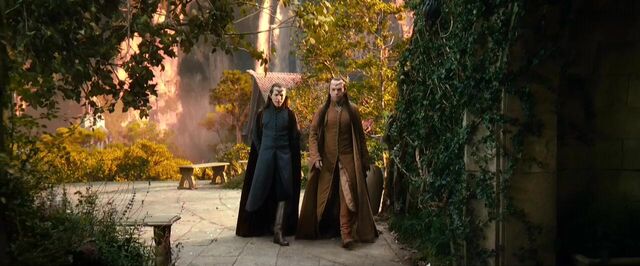 File:Lindir speaking with Elrond.jpg