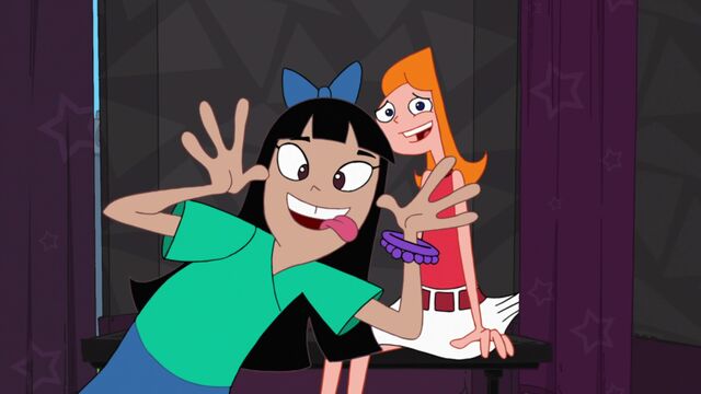 File:Candace and Stacey photo booth.jpg