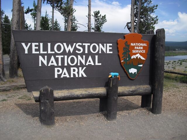 File:Perry at Yellowstone Park.jpg