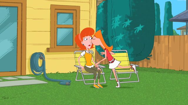 File:Candace kisses her mom.jpg