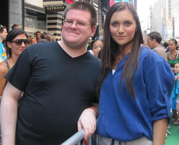 File:Mobo85 with Alyson Stoner.jpg