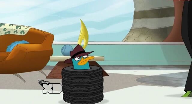 File:Pile of tires.jpg