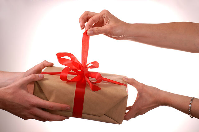 File:Christmas Gifts.jpg