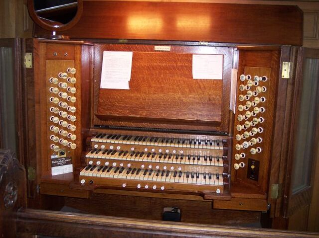 File:Ewell-StMary-console-01.jpg