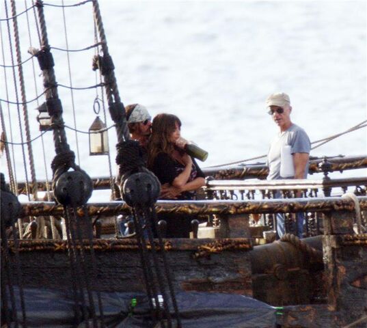 File:QARJackAngelicaOnSet.jpg