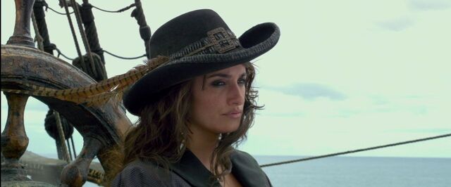 File:Angelicasmileqarhelm.jpg