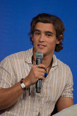 File:Brenton Thwaites.jpg