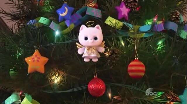 File:Angel Kitty on tree.jpg