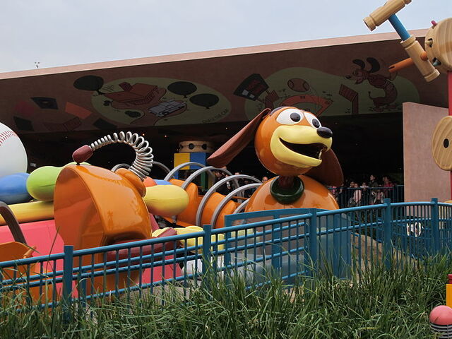 File:Slinky Dog Zigzag Spin.jpg
