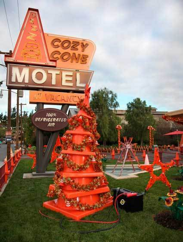 File:Cozy Cone Chirstmas Tree.png