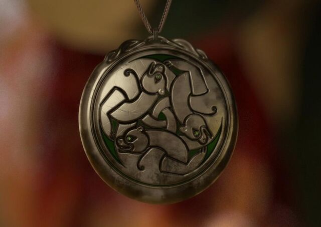 File:Dunbroch-emblem-pendentif.jpg
