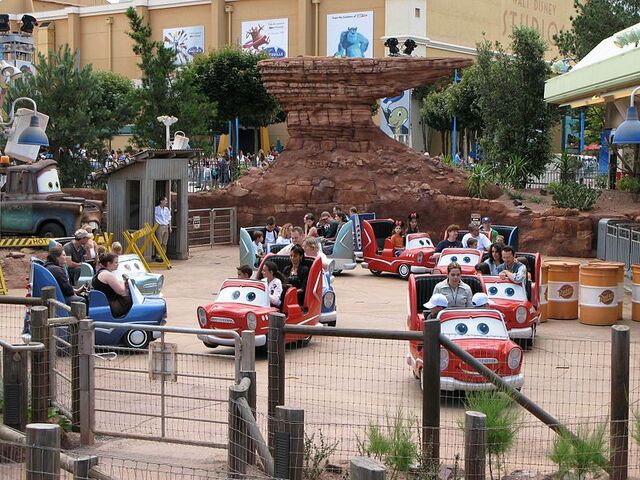 File:Carsquatrerouesrallye.jpg